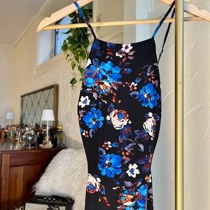 New w/out tags Yumi Kim silk midi lined dress with STUNNING blue floral pattern.